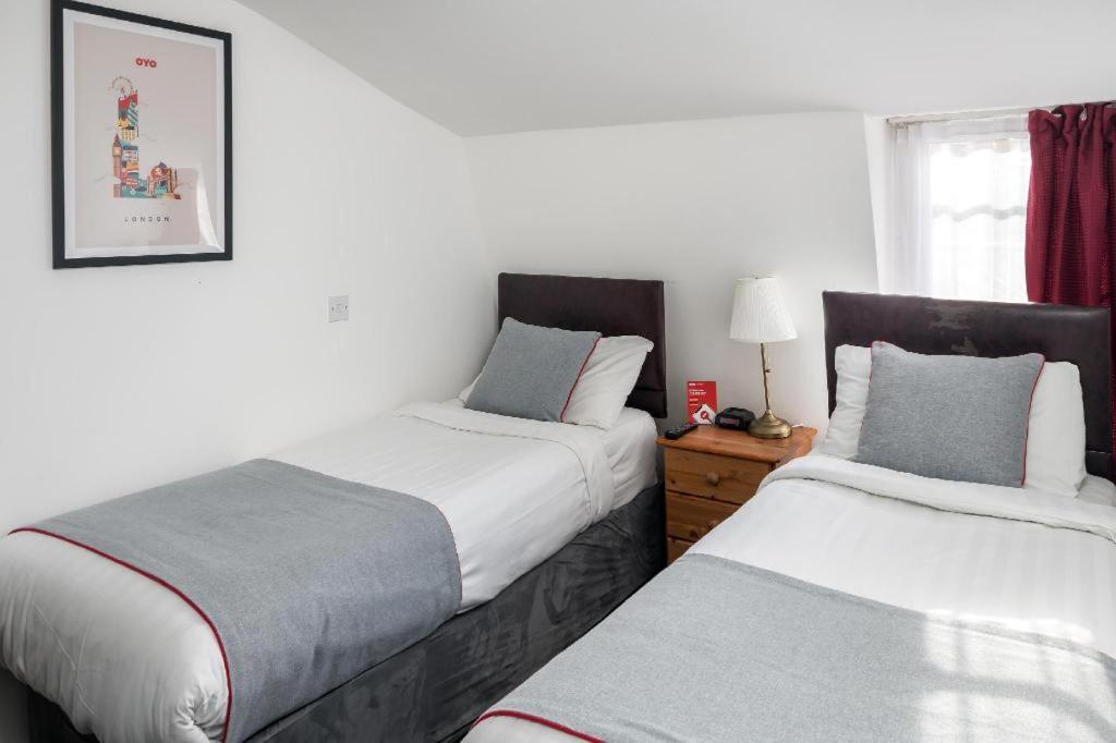 Apollo Hotel Kings Cross London Bagian luar foto
